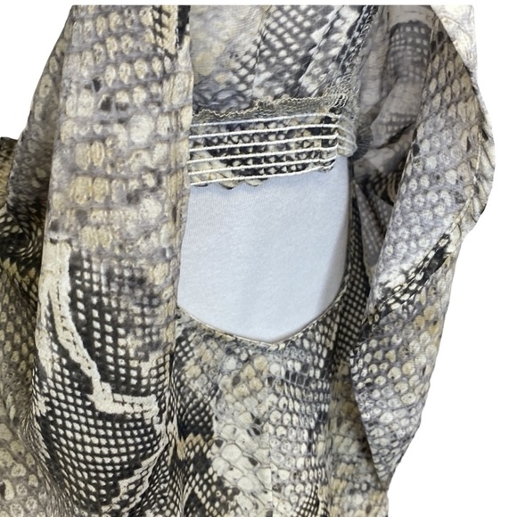 Show Me Your MuMu Snake Print Ruffled Blouse - Picture 4 of 6